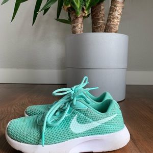 Girls Teal Tajun Nike size 13C “Preschool size”